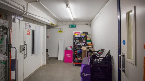 glasgow_-_g42_8pe_-_basement_goods_lift