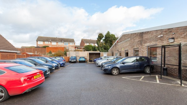 newbury_-_rg14_2nu_-_rear_car_park_02