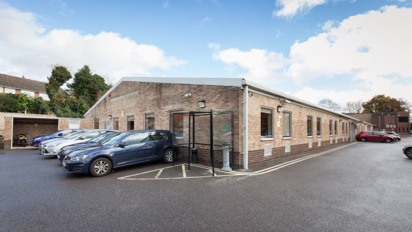 newbury_-_rg14_2nu_-_rear_car_park_03