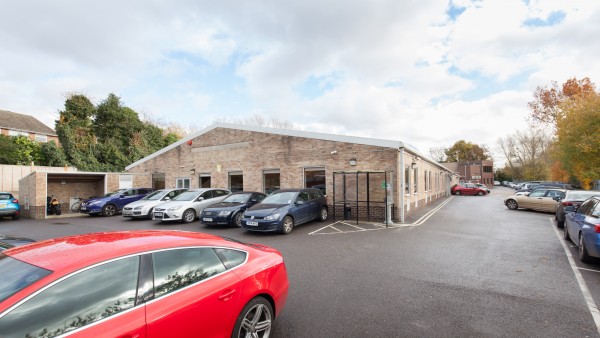 newbury_-_rg14_2nu_-_rear_car_park_04