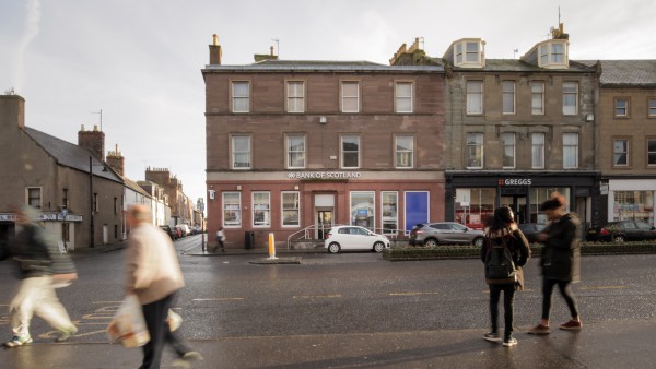 montrose_-_dd10_8lt_-_opposite_building_05