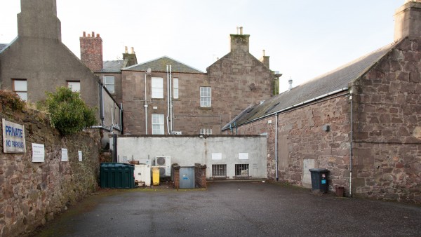 montrose_-_dd10_8lt_-_rear_of_building_01