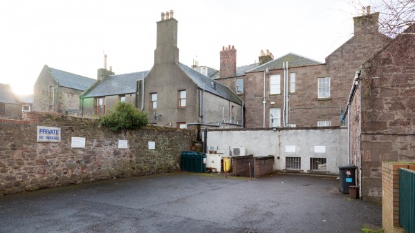 montrose_-_dd10_8lt_-_rear_of_building_02