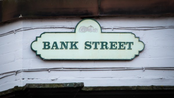carlisle_-_ca3_8he_-_bank_street_sign_01