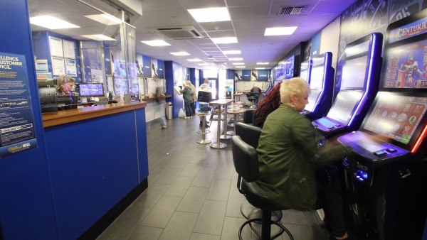 torquay_tq2_5dw_0072_-_william_hill_05