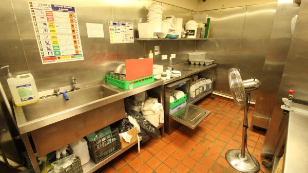 torquay_tq2_5dw_0105_-_cornish_bakery_07