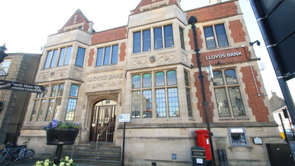 Ely-Cambridgeshire-retail-property-investment-CB74EN