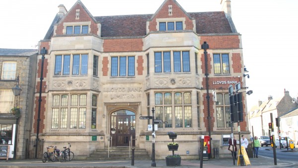 Ely-Cambridgeshire-retail-property-investment-CB74EN