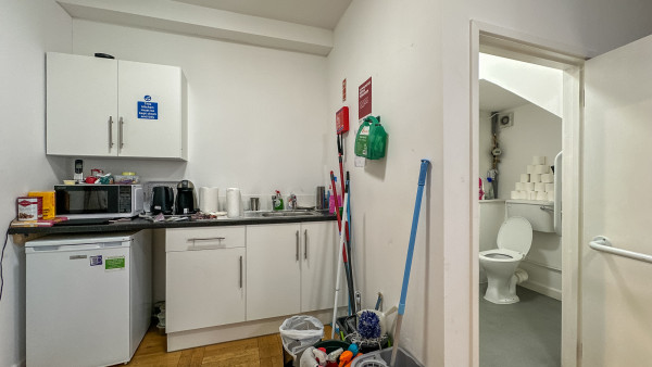 kingston_upon_thames_property_investment_kt1_1sz_-_016