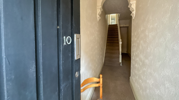 kingston_upon_thames_property_investment_kt1_1sz_-_017