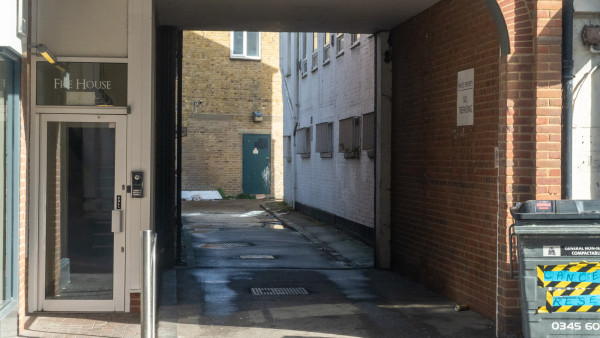 kingston_upon_thames_property_investment_kt1_1sz_-_032
